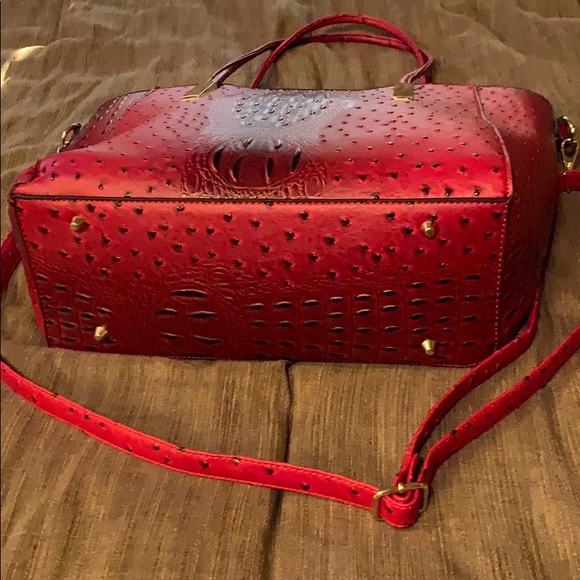 Beautiful vegan ostrich red tote w/zipper excellent condition inside and out - Picture 6 of 13